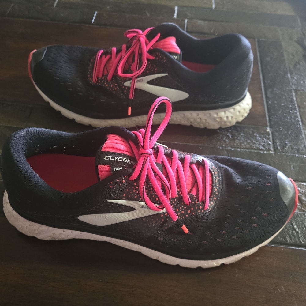 Brooks Size 11 Women's Black and Pink Running Shoes.